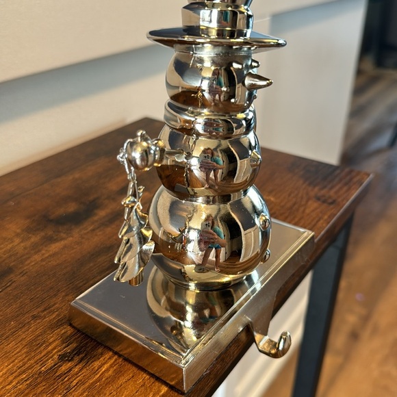 METAL SNOWMAN HOLDING CHRISTMAS TREE CHRISTMAS STOCKING HOLDER - - Picture 3 of 5